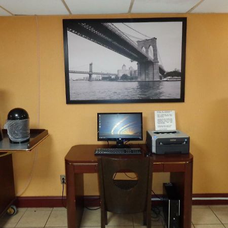 Howard Johnson By Wyndham Suffern Exterior foto