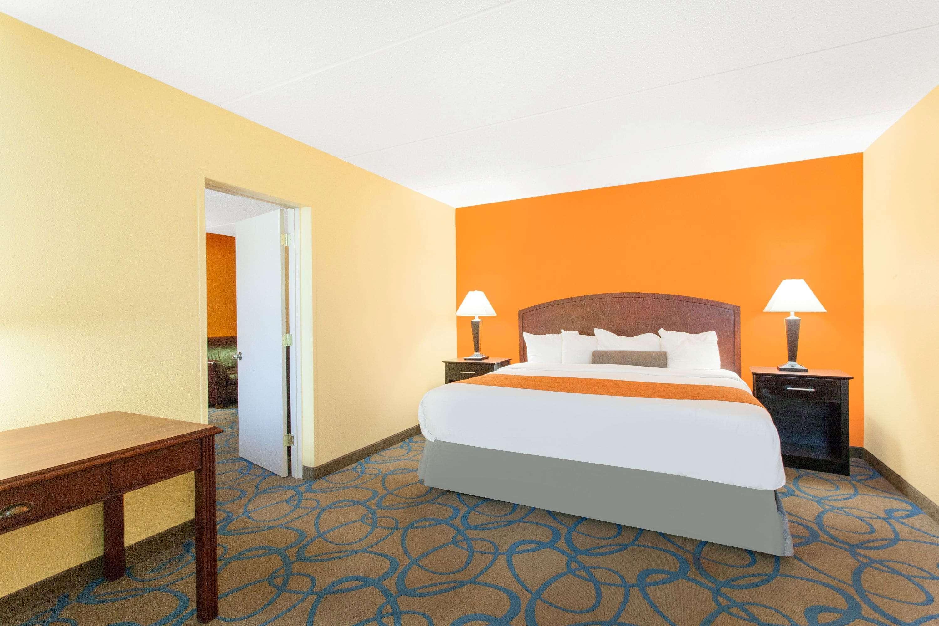 Howard Johnson By Wyndham Suffern Exterior foto