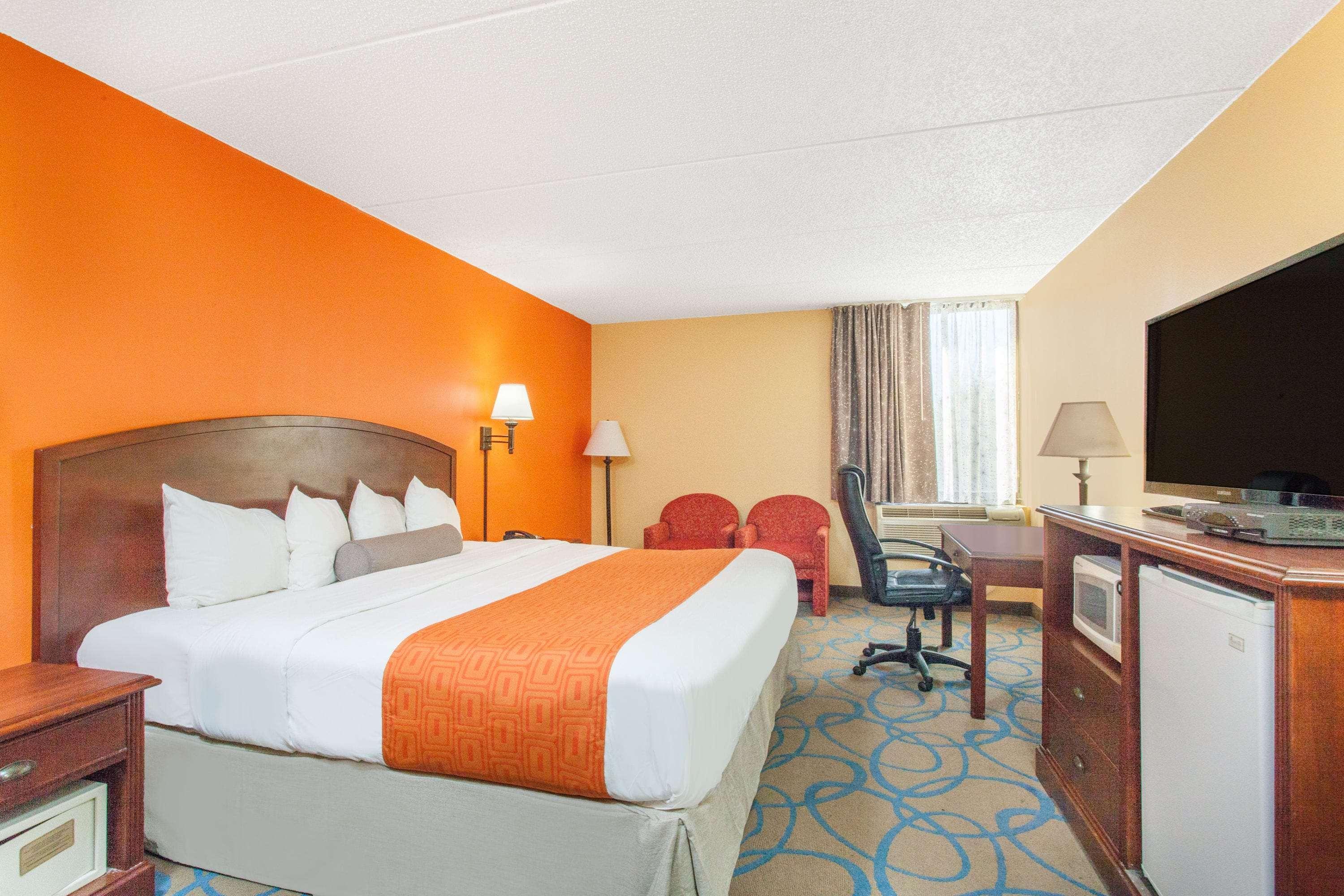 Howard Johnson By Wyndham Suffern Exterior foto