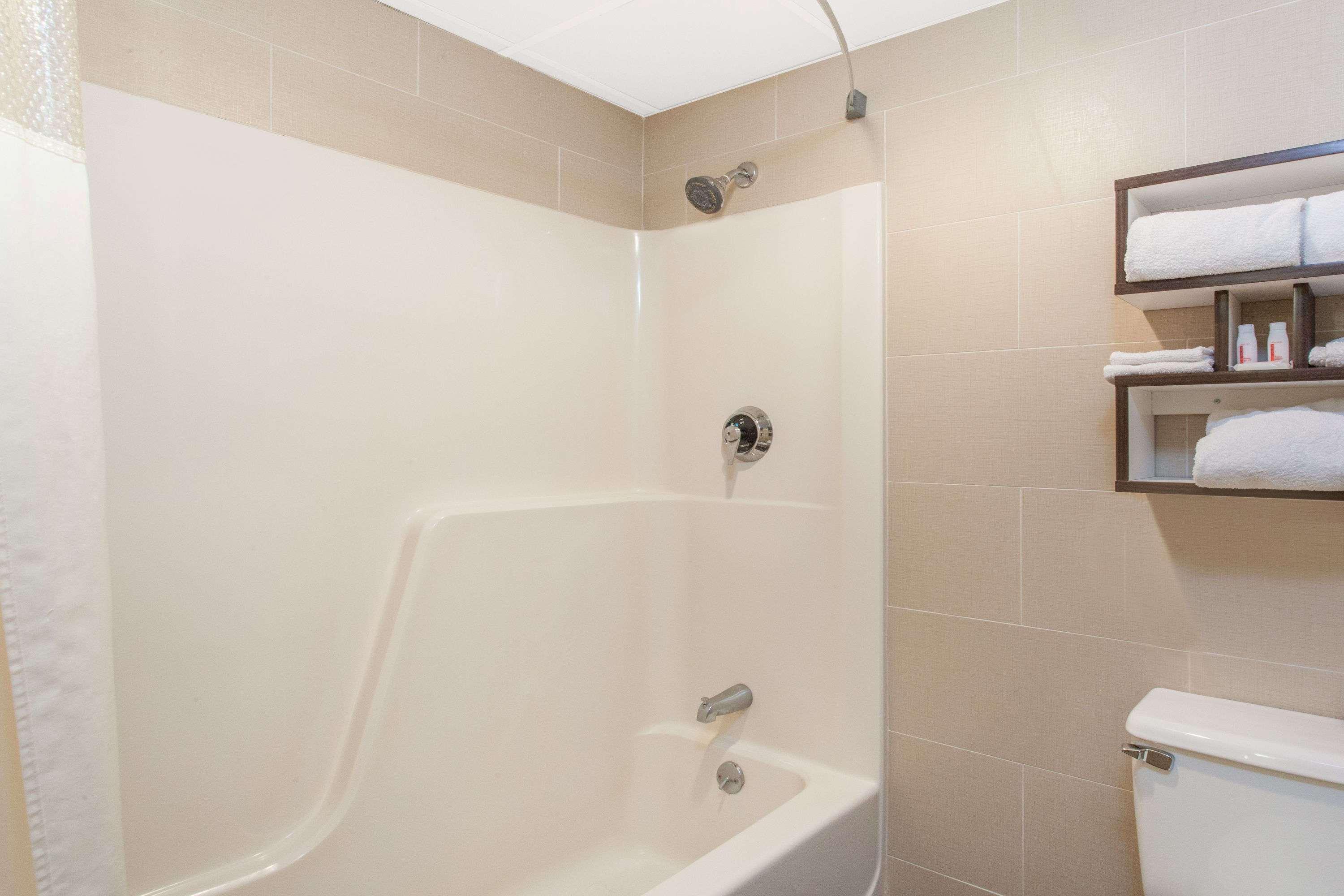 Howard Johnson By Wyndham Suffern Exterior foto