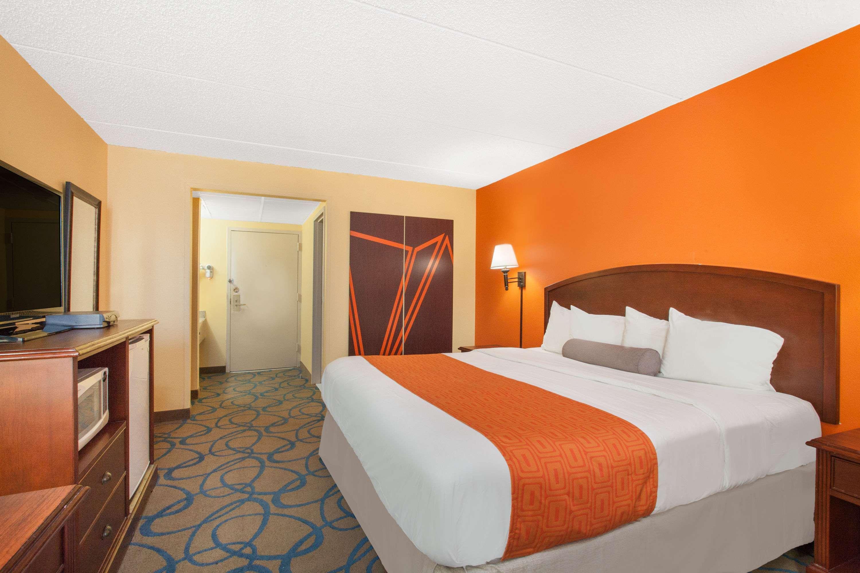 Howard Johnson By Wyndham Suffern Exterior foto