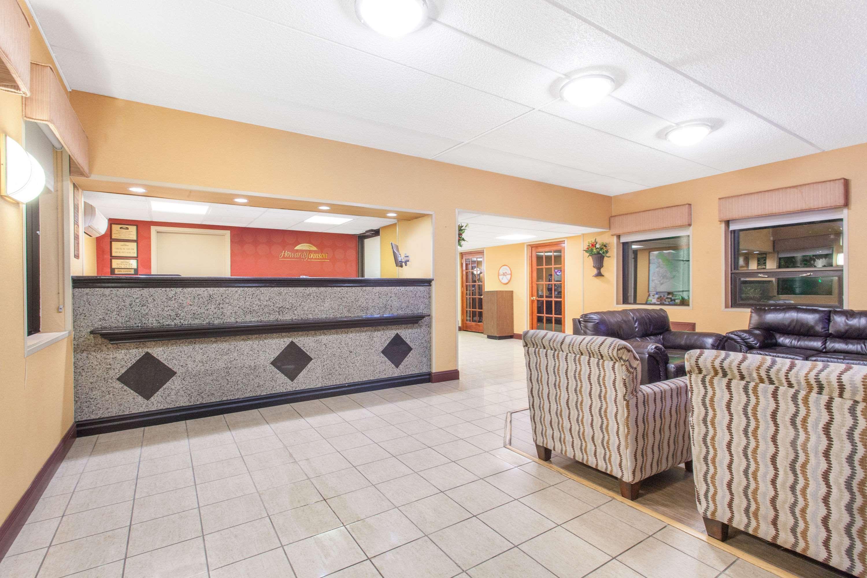 Howard Johnson By Wyndham Suffern Exterior foto
