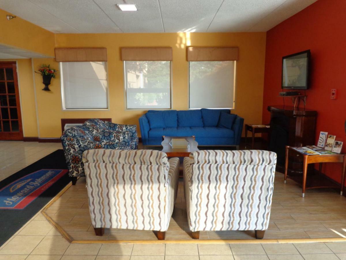 Howard Johnson By Wyndham Suffern Exterior foto